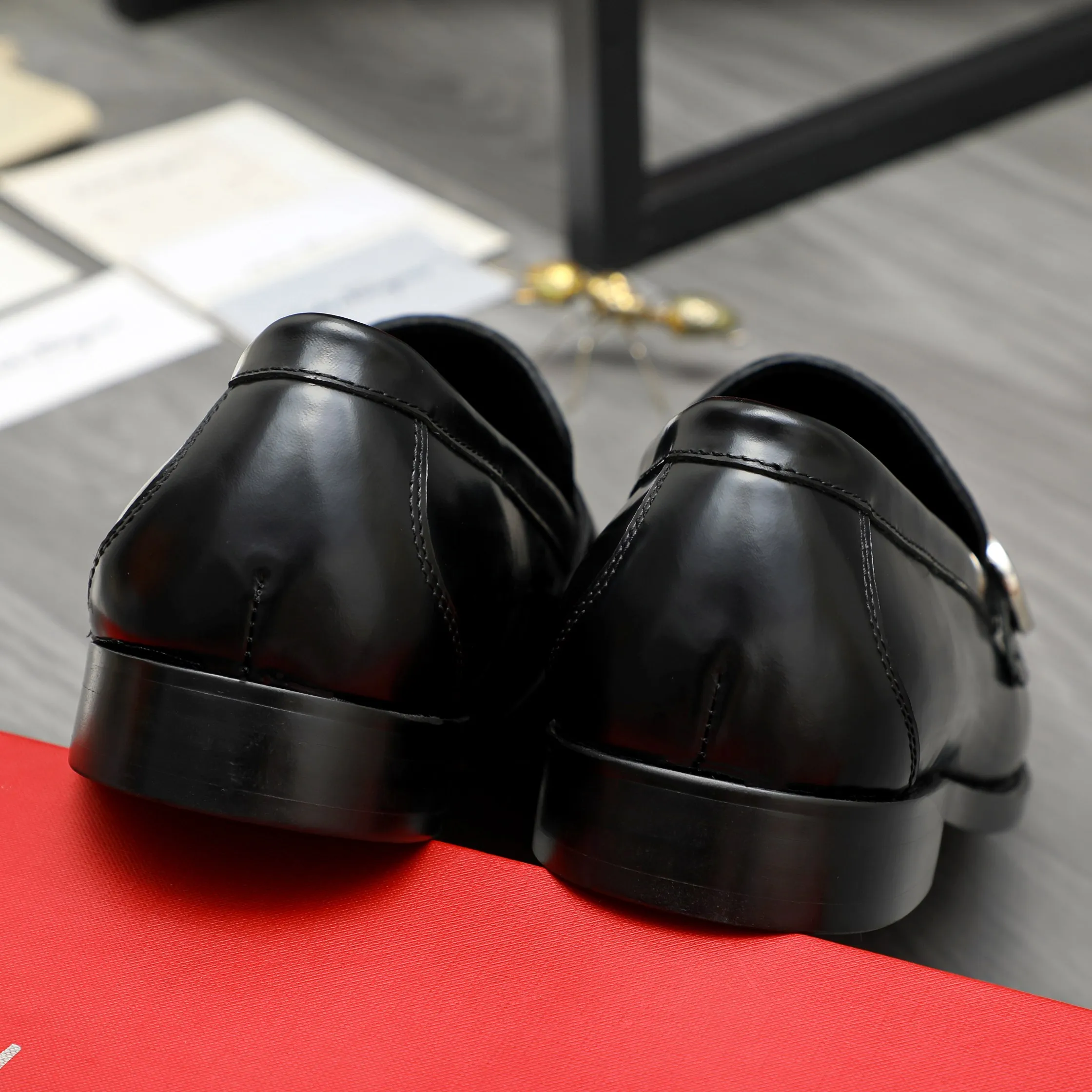 Men's shoes 💰442 Product trademark: Ferragamo "Ferragamo" business formal leather shoes Regular size: 38-46 (45.46 custom-made and non-returnable) Product materials: Selected pearlescent cowhide upper, cowhide lining, original rubber outsole